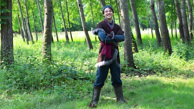 Step into the world of Disney's Frozen as the brave and rugged Kristoff with our Adult Authentic Kristoff Costume. Whether you're gearing up for Halloween or attending a Disney event, this costume will help you channel the spirit of this iconic character!
